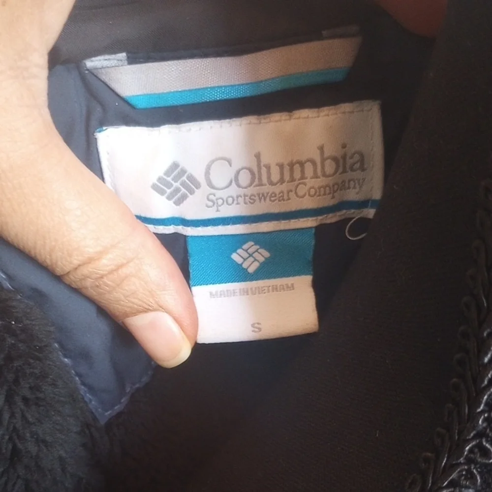 Columbia Blue Puffer Jacket with Fur-Trimmed Hood - Picture 7 of 8